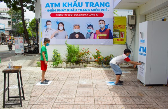 'ATM' khẩu trang miễn phí ảnh 3
