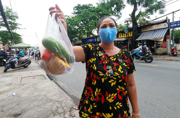 'Tủ lạnh cộng đồng' cho thực phẩm mang về nấu ảnh 5