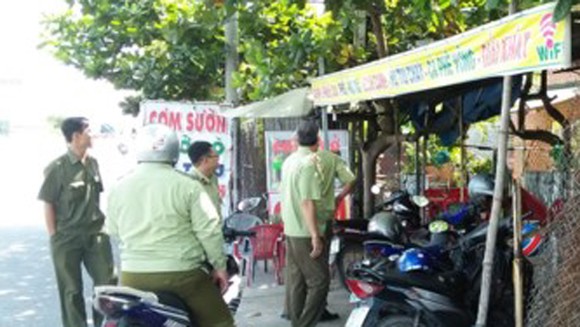Vụ 6 dĩa cơm giá 1,2 triệu đồng: Phạt chủ quán, kiểm điểm chủ tịch xã ảnh 1