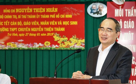 Bí thư Thành ủy TPHCM Nguyễn Thiện Nhân thăm, tặng quà tết ở Trà Vinh ảnh 6