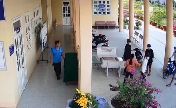 Xông vào trường bắt học sinh chở đi đánh đập dã man: Điều tra, làm rõ 2 vụ hành hung ảnh 3
