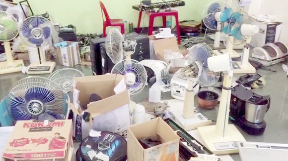 Điều tra kho hàng không hóa đơn là nhà ở của cán bộ biên phòng An Giang ảnh 2