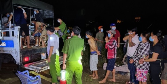 Hàng chục người tham gia đánh bạc trong lúc giãn cách xã hội ở Kiên Giang ảnh 1