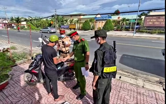 ĐBSCL: Xử phạt hàng ngàn trường hợp ra đường không thật sự cần thiết ảnh 1