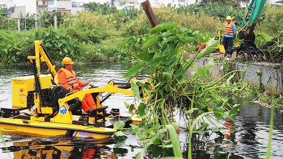 13 tỷ đồng thu gom chất thải trên sông Vàm Thuật ảnh 1