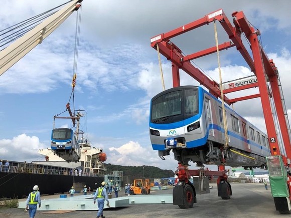 Hai đoàn tàu số 6, 7 của tuyến metro số 1 đã cập cảng Khánh Hội ảnh 3