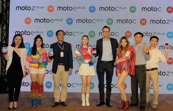 Motorola tung bốn smartphone giá "mềm" ảnh 1