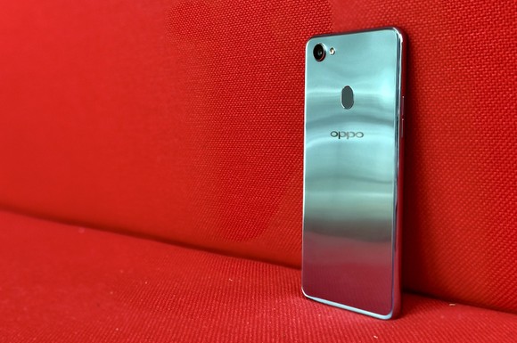 OPPO F7 đạt được 16.000 đơn hàng chỉ trong 3 ngày đầu pre-order ảnh 1
