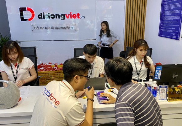 Di Động Việt và MobiFone hợp tác bán lẻ điện thoại trong 11 cửa hàng liên kết ảnh 2