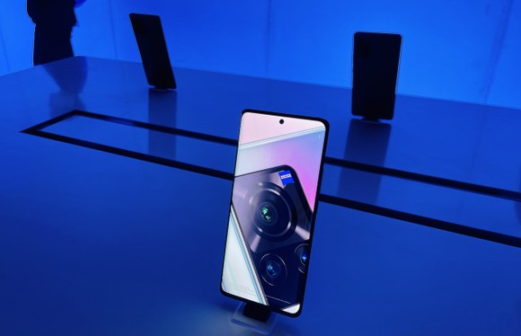 Vivo X60 Pro, flagship cao cấp kết nối 5G, camera ZEISS ảnh 1