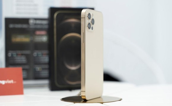 Lượng khách đặt hàng iPhone 12 Pro 128GB tăng mạnh khi model này đang giảm giá ảnh 1