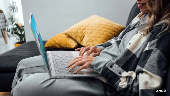 Yoga Slim 7 Carbon 14 inch laptop mỏng nhẹ với màn hình công nghệ OLED ảnh 1