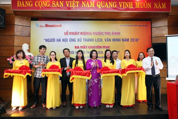 Phát động cuộc thi ảnh “Người Hà Nội ứng xử thanh lịch, văn minh 2018“ ảnh 1