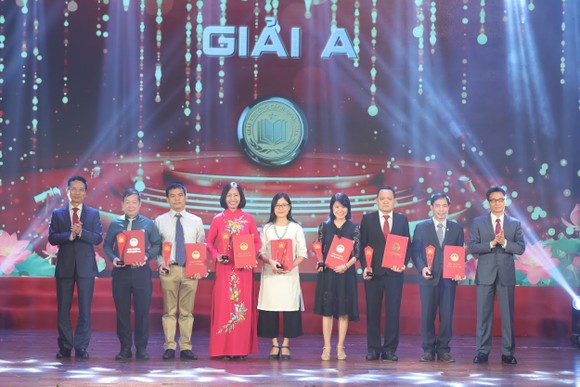 'Đoàn binh Tây Tiến' được trao giải A - Giải sách Quốc gia lần thứ 3 ảnh 2