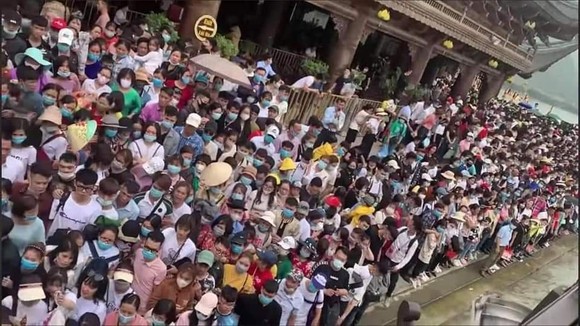 'Biển người' chen chân ở Tam Chúc- Hà Nam ảnh 4