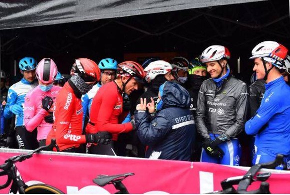 Hai đội Jumbo-Visma và EF Pro Cycling có thể bị cấm dự Giro d’Italia 2021 ảnh 1