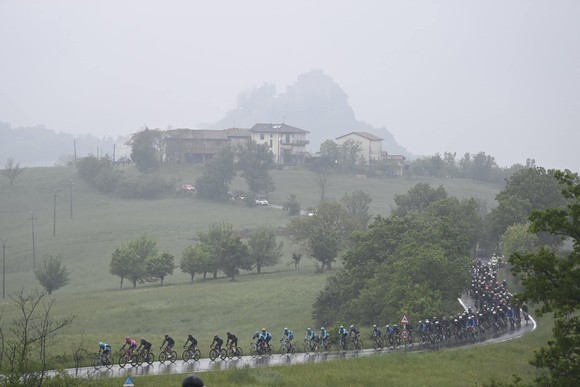 Giải xe đạp Giro d’Italia 2021: Filippp Ganna bị xé Áo hồng ảnh 2