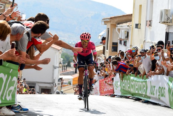 Primoz Roglic lần thứ hai thắng chặng nhưng vẫn chưa đòi lại Áo đỏ ảnh 2