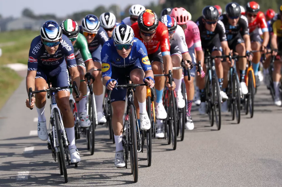 Remco Evevenpoel tức giận vì gãy căm bánh xe ở giải xe đạp Benelux Tour ảnh 2