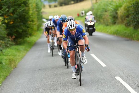 Wout Van Aert lần thứ ba thắng chặng nhưng vẫn chưa đòi lại được áo xanh dương ảnh 2
