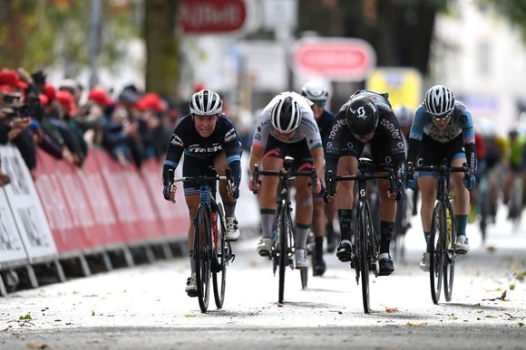 Tanja Erath chấn thương nặng phải phẫu thuật sau tai nạn tại Women’s Tour ảnh 4