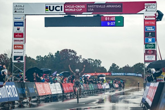 Lucinda Brand thắng kịch tính trong bùn lầy chặng UCI Cyclo-cross World Cup tại Mỹ ảnh 2