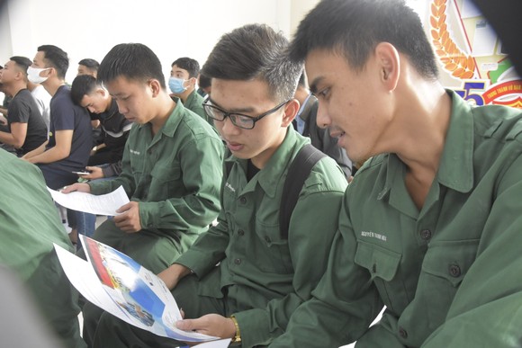 Ra quân, có sẵn việc làm ảnh 2