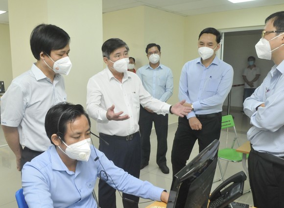 Chủ tịch UBND TPHCM Nguyễn Thành Phong: Tuyệt đối không được chậm trễ vận chuyển bệnh nhân F0 ảnh 1