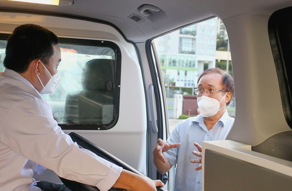 Vận chuyển khẩn ca nghi F0, người dân TP Thủ Đức gọi số 1800.1722 ảnh 2