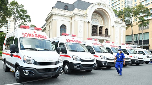 TPHCM tiếp nhận phương tiện, vật tư y tế do THACO trao tặng trị giá 161 tỷ đồng ảnh 2