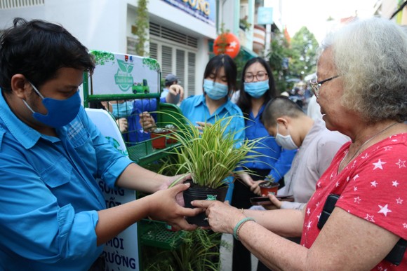 Chung tay xây dựng TPHCM là đô thị xanh, thân thiện với môi trường ảnh 2