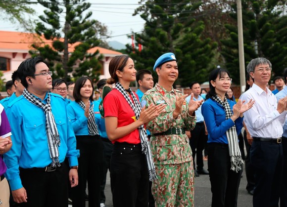 Hoa hậu H’Hen Niê gửi gắm thông điệp yêu nước đến giới trẻ ảnh 5
