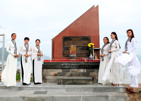 Hoa hậu H’Hen Niê gửi gắm thông điệp yêu nước đến giới trẻ ảnh 3