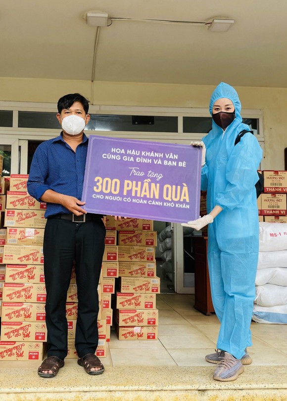 Hoa hậu Khánh Vân ủng hộ 300 phần quà cho người có hoàn cảnh khó khăn ảnh 1