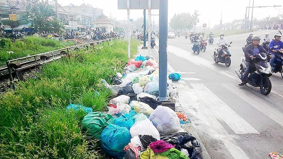 Mạnh tay dẹp nạn xả rác bừa bãi ảnh 1