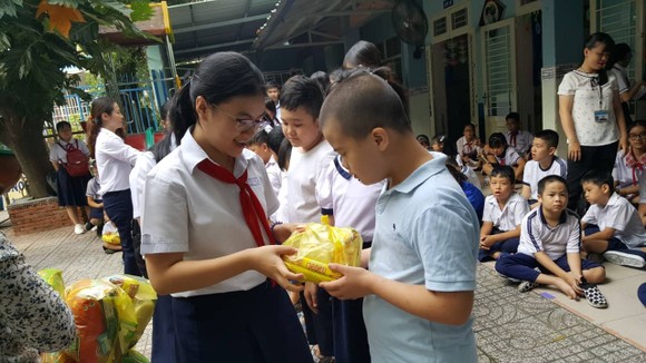 Nuôi dưỡng yêu thương thông qua đề Văn 'Văn hay chữ tốt' ảnh 2