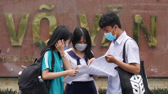 TPHCM: Thí sinh than khó với Lịch sử và Sinh học, thở phào với môn Địa lý và Giáo dục công dân ảnh 4