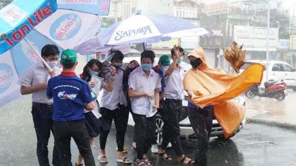 TPHCM: Thí sinh than khó với Lịch sử và Sinh học, thở phào với môn Địa lý và Giáo dục công dân ảnh 5