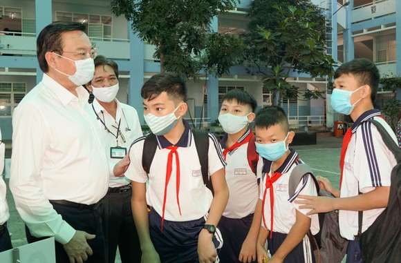 TPHCM: Hơn 1,7 triệu học sinh quay lại trường học ảnh 3