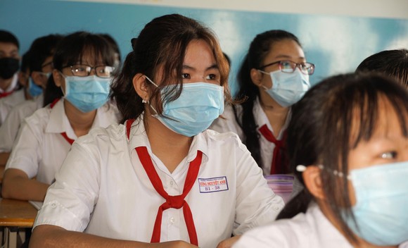 TPHCM: Hơn 1,7 triệu học sinh quay lại trường học ảnh 4