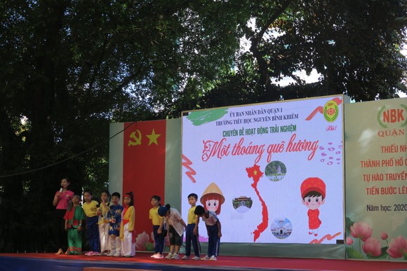 Sôi nổi các hoạt động trải nghiệm của học sinh khối 1 qua ngày hội 'Một thoáng quê hương' ảnh 1