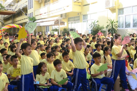 Sôi nổi các hoạt động trải nghiệm của học sinh khối 1 qua ngày hội 'Một thoáng quê hương' ảnh 4