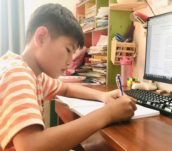 TPHCM: Hiệu trưởng quyết định hình thức học tập trực tuyến hay trực tiếp đối với học sinh khối 9 và 12 ảnh 1