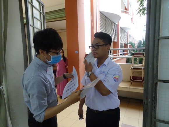 TPHCM: Đề xuất xét nghiệm Covid-19 cho cán bộ, giáo viên và thí sinh tham dự kỳ thi THPT ảnh 1