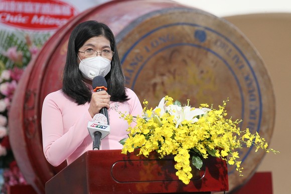 Lễ khai giảng đặc biệt với nhiều xúc động tại Trường THPT chuyên Lê Hồng Phong ảnh 2