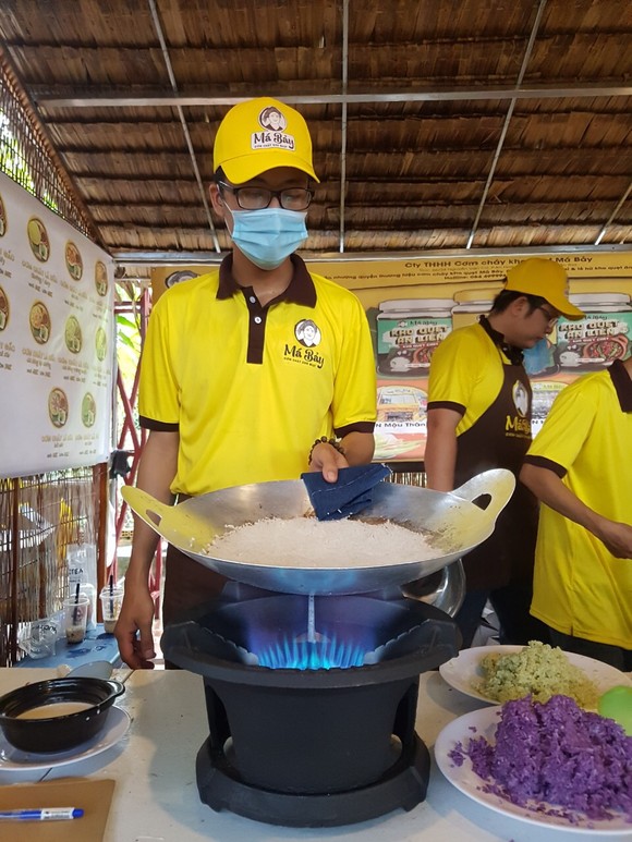 Làng du lịch Ông Đề tổ chức Ngày hội bánh dân gian Nam bộ ảnh 4