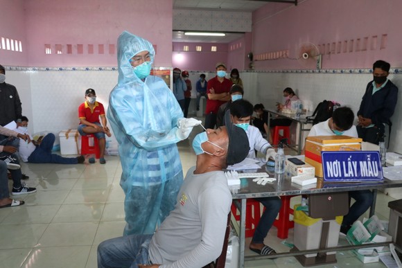 Xe qua cầu Rạch Miễu ùn ứ kéo dài một chiều từ Tiền Giang về Bến Tre ảnh 2