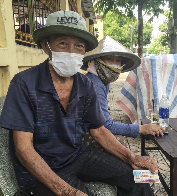Bến Tre hỗ trợ cho người bán lẻ vé số đợt 2 ảnh 1
