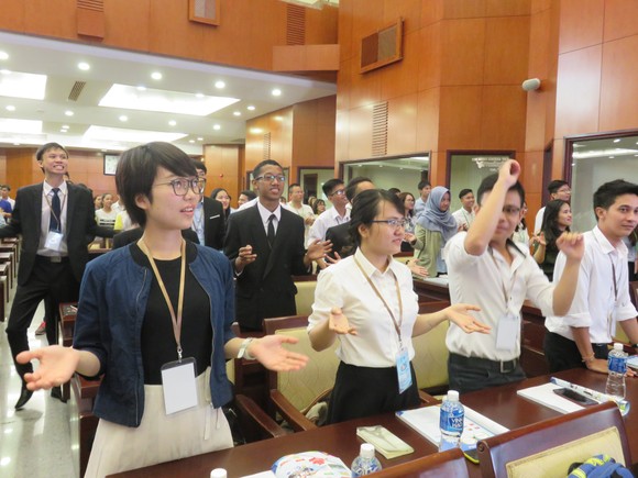 Sinh viên quốc tế bàn về xây dựng thành phố thông minh ảnh 2