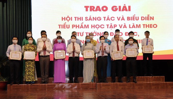Quận Phú Nhuận tuyên dương 115 gương điển hình học tập Bác ảnh 2
